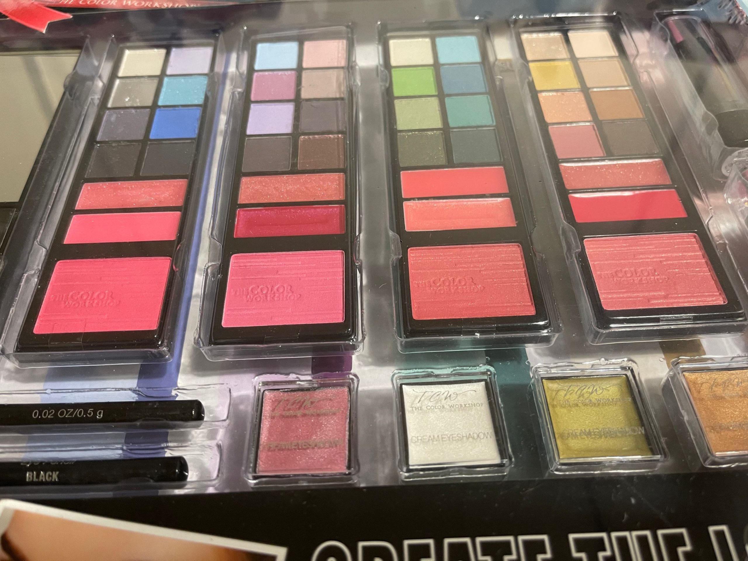 The Color Workshop Dazzling Faces Makeup Gift Set 1