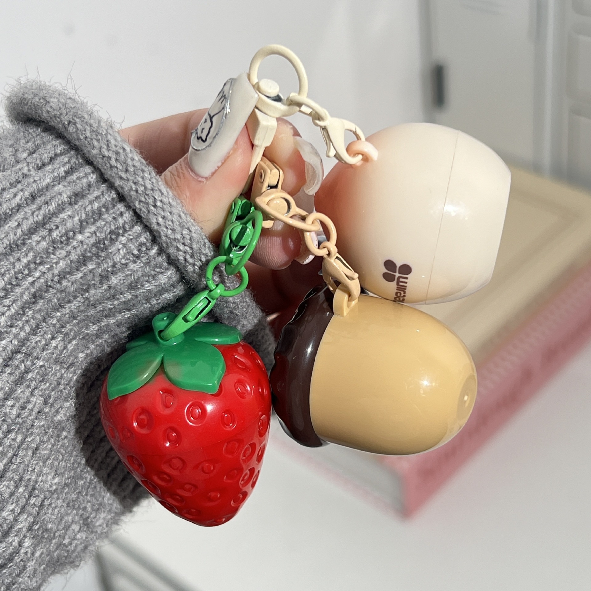 ShiJing 3pcs Fruity Lip Balm Gift Set (Peach, Strawberry & Coconut) 2